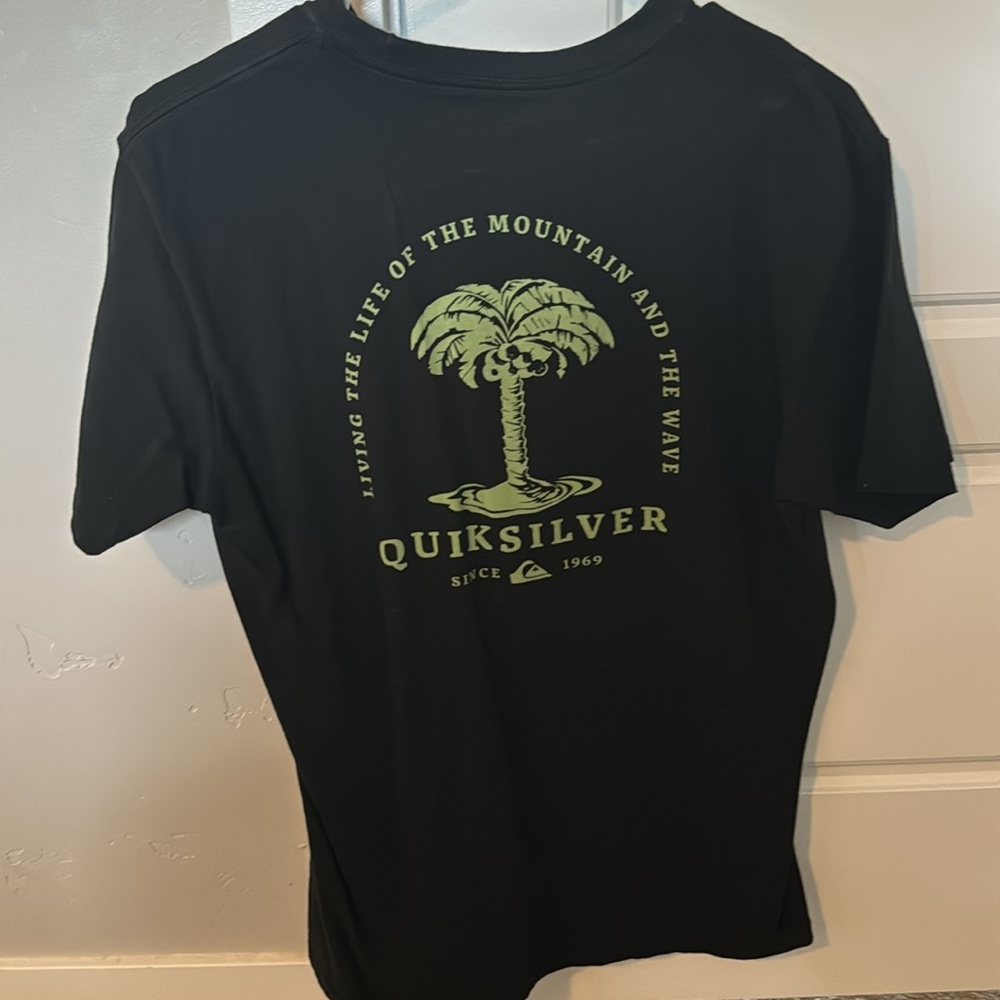 Mens Quicksilver tee shirt. Shirt is in good condition. Super soft shirt - Picture 3 of 4